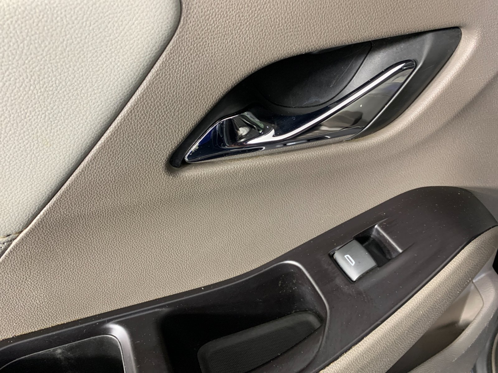Used 2020 Chevrolet Traverse Premier w/ LPO, Floor Liner Package FWD image 31