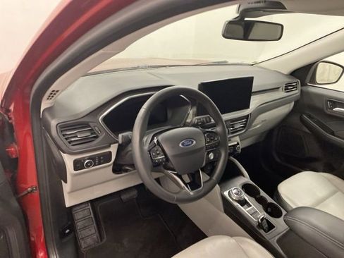Used 2023 Ford Escape Platinum image 7
