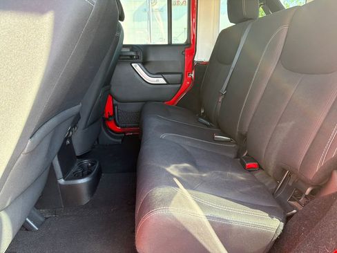 Used 2015 Jeep Wrangler Unlimited Sahara AWD/4WD image 15