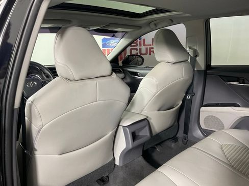 Used 2018 Toyota Camry SE w/ Moonroof Package FWD image 14