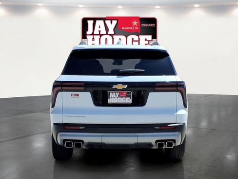 Used 2025 Chevrolet Traverse LT FWD image 5