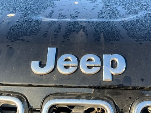 Used 2017 Jeep Grand Cherokee Laredo w/ Quick Order Package 2BE image 9