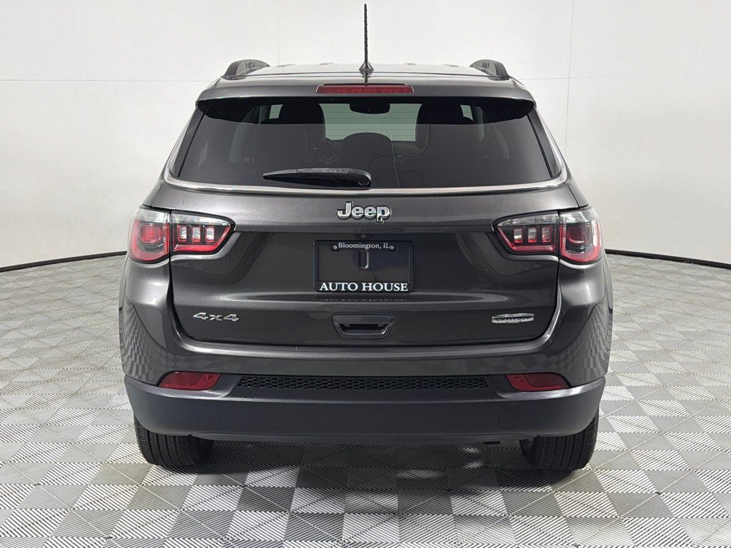 Used 2018 Jeep Compass Latitude w/ Cold Weather Group AWD/4WD image 5