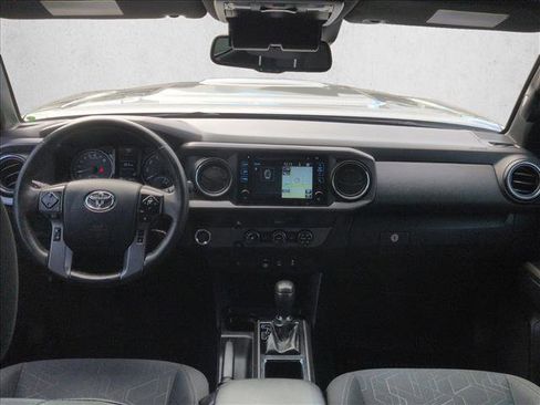 Used 2018 Toyota Tacoma TRD Sport image 17