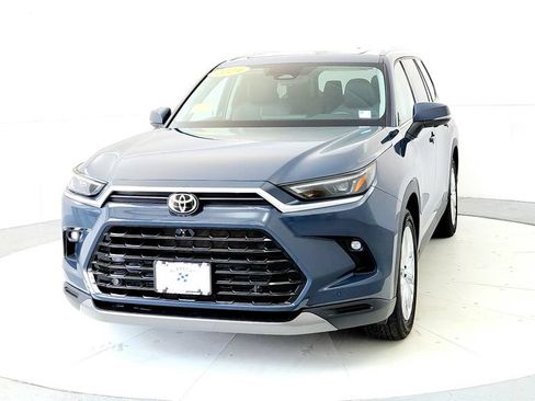 Used 2024 Toyota Grand Highlander AWD image 2