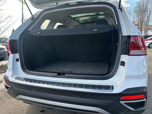 Certified 2022 Volkswagen Taos SE image 15