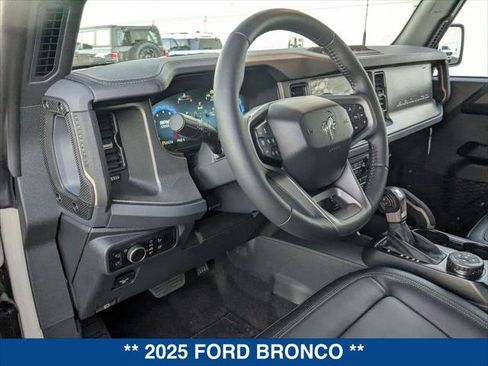 New 2025 Ford Bronco Badlands image 9