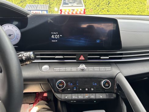 Used 2025 Hyundai Elantra SEL FWD image 25