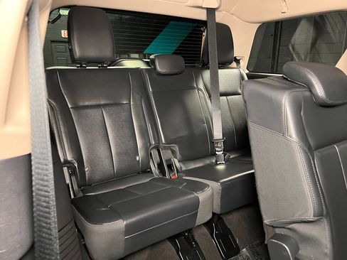 Used 2024 Ford Expedition XLT image 31