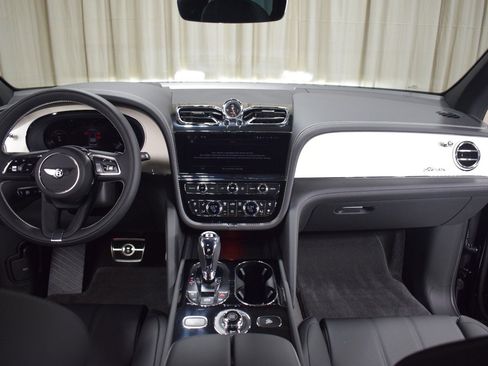 New 2024 Bentley Bentayga Extended Wheelbase image 2