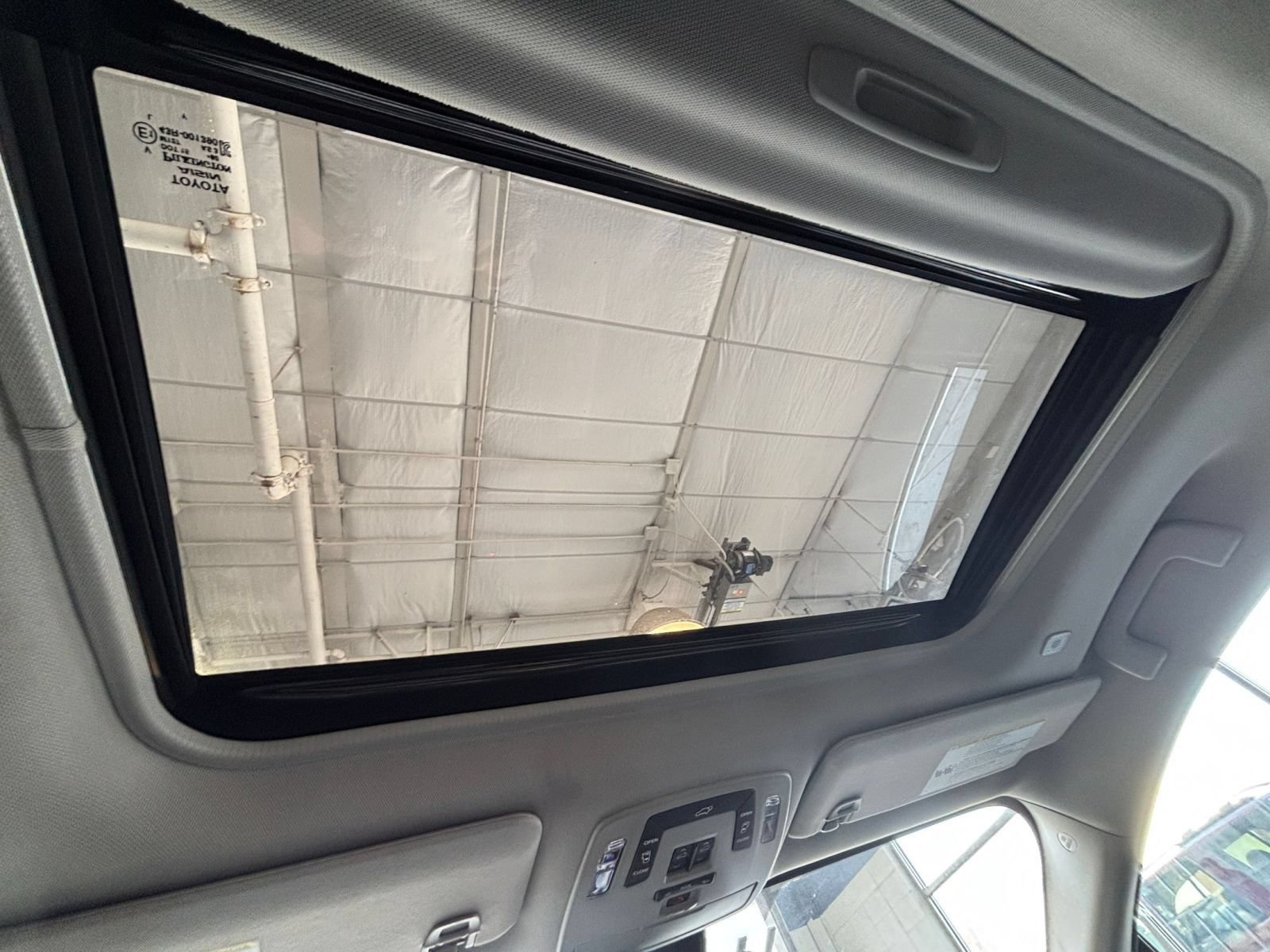 Used 2025 Toyota Sienna XLE FWD image 29