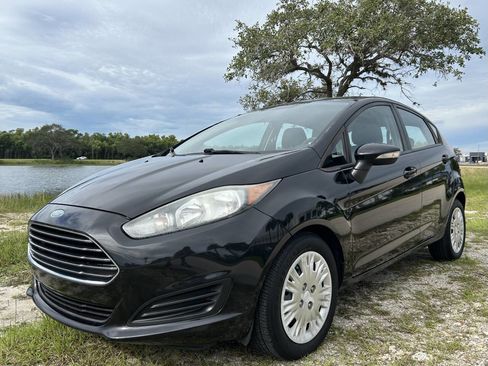 Used 2014 Ford Fiesta SE image 3