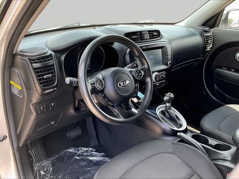 Used 2018 Kia Soul + FWD image 17