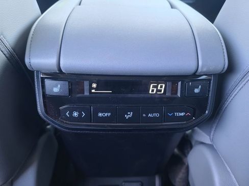 New 2026 Toyota Highlander Platinum image 23
