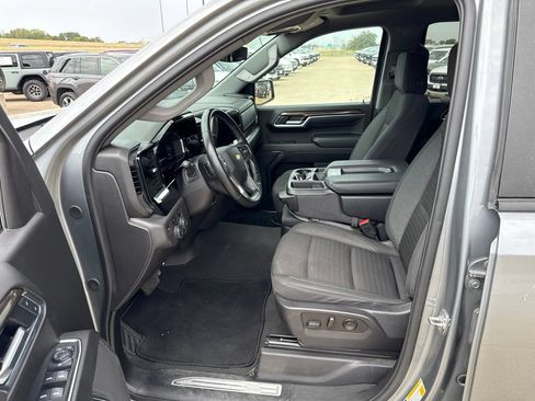 Used 2025 Chevrolet Silverado 1500 LT AWD/4WD image 19