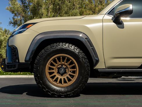 Used 2024 Lexus LX 600 F Sport AWD/4WD image 13