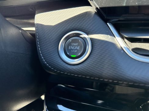 Used 2025 Chevrolet Equinox LT w/ Convenience Package II image 24