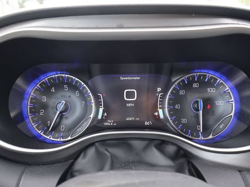 Used 2023 Chrysler Pacifica Touring-L FWD image 35