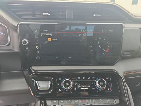 Used 2025 GMC Sierra 1500 AT4 w/ AT4 Premium Package image 24