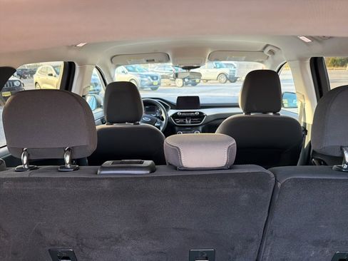 Used 2022 Ford Escape SE image 9