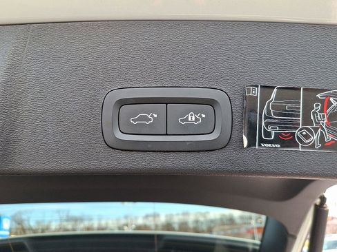 Used 2019 Volvo XC40 T5 Momentum image 30