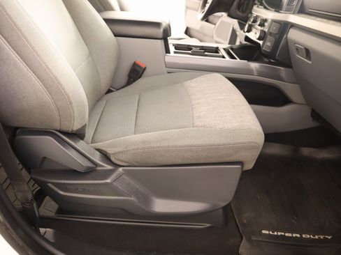 Used 2024 Ford F250 XLT w/ FX4 Off-Road Package image 12