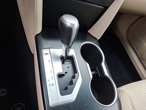 Used 2014 Toyota Camry L image 14