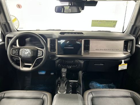 New 2026 Ford Bronco Outer Banks w/ Sasquatch Package image 8