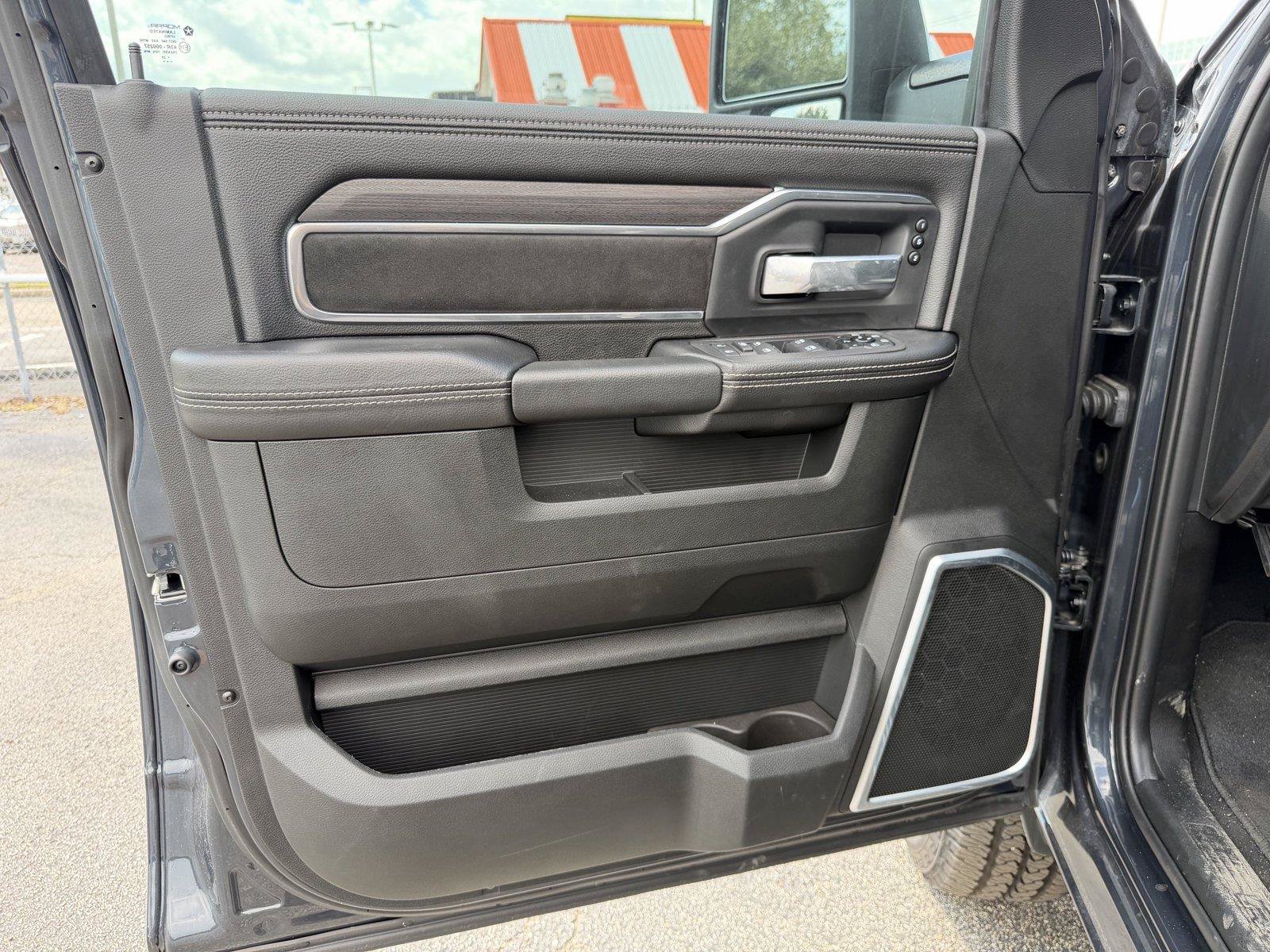 Used 2025 RAM 2500 Laramie AWD/4WD image 12