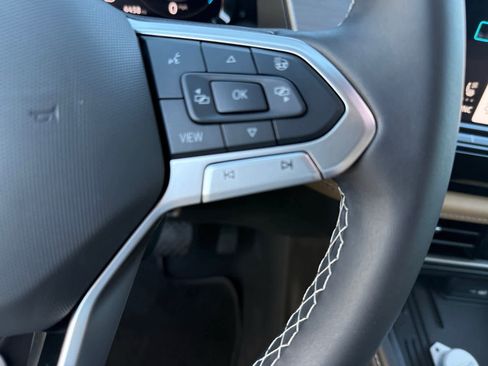 Used 2025 Volkswagen Atlas Cross Sport SE image 19