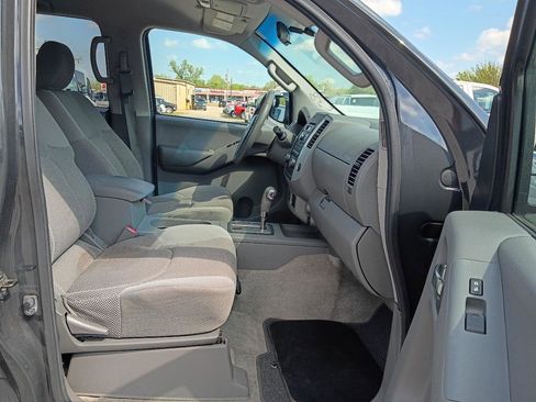 Used 2012 Nissan Frontier SV image 18