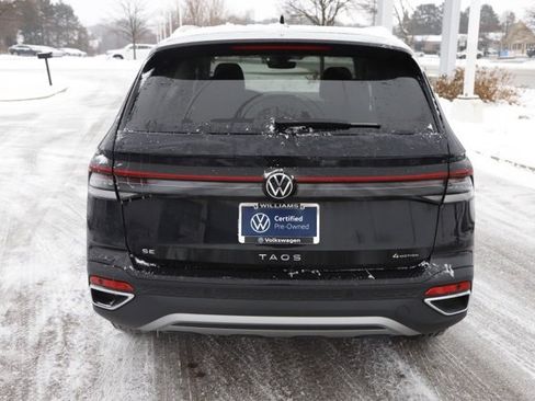 Used 2025 Volkswagen Taos SE w/ Panoramic Sunroof Package image 4