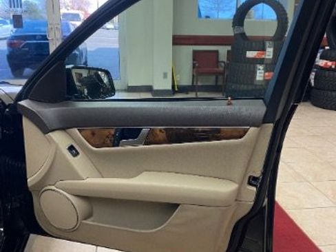 Used 2012 Mercedes-Benz C 300 4MATIC Sedan w/ Comand Single Disc Pkg image 14