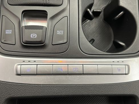 Used 2025 Kia Carnival FWD image 21