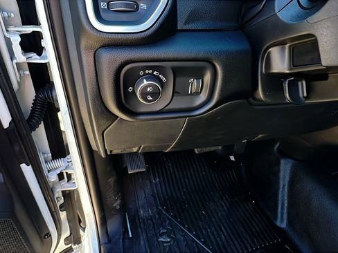New 2025 RAM 5500 4x4 Regular Cab image 27