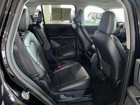 Used 2025 Lincoln Aviator 2WD image 12