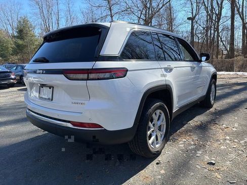 Used 2023 Jeep Grand Cherokee Limited image 3