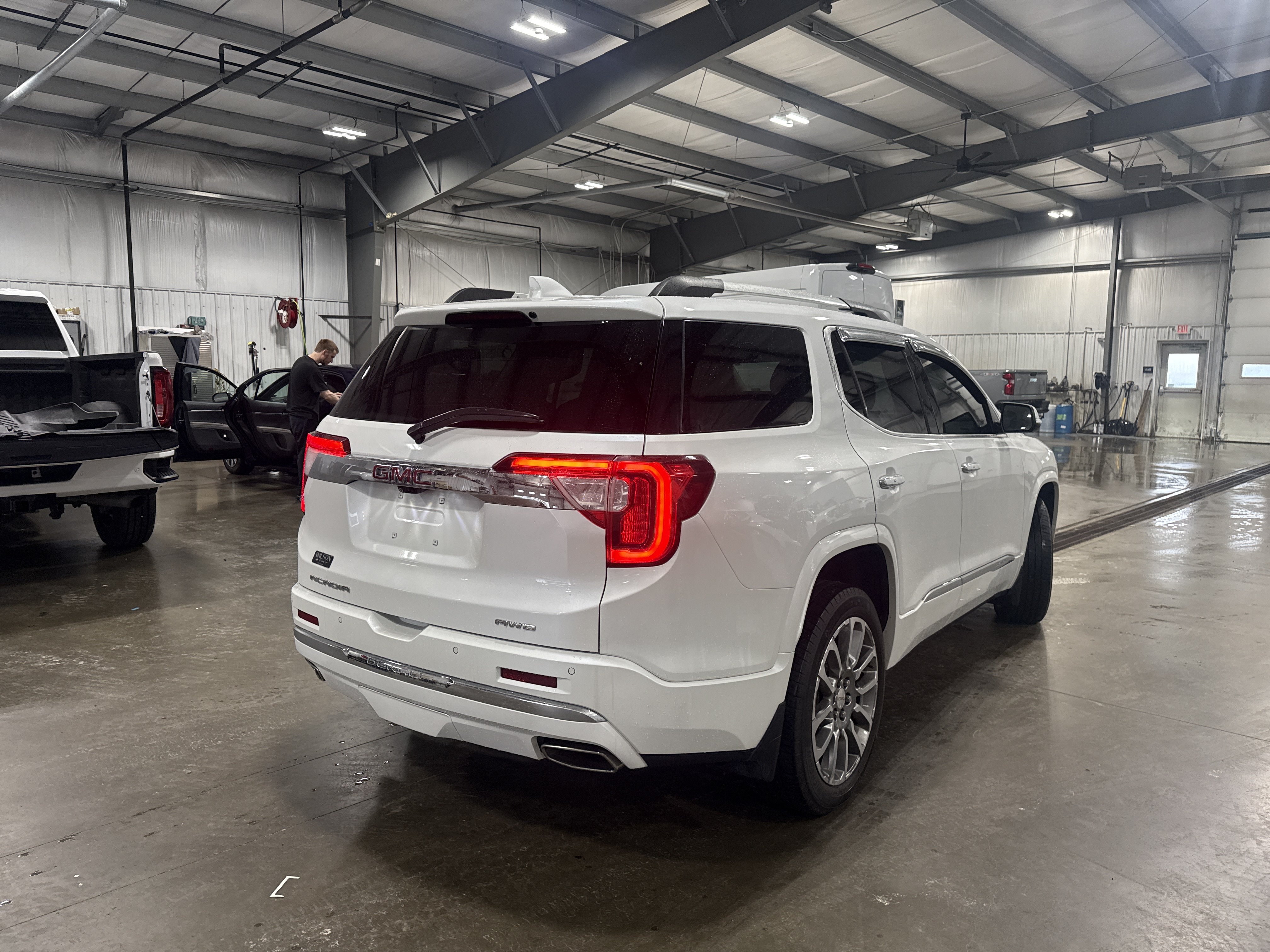 Used 2022 GMC Acadia Denali w/ GMC Pro Grade Package AWD/4WD image 3