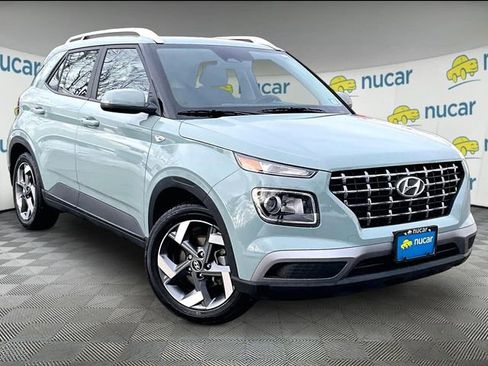 Used 2025 Hyundai Venue SEL image 1