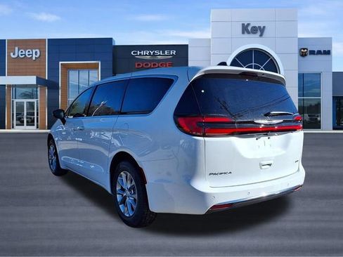 New 2026 Chrysler Pacifica Select AWD/4WD image 6