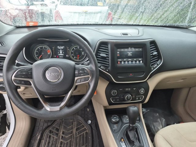 Used 2020 Jeep Cherokee Latitude AWD/4WD image 3