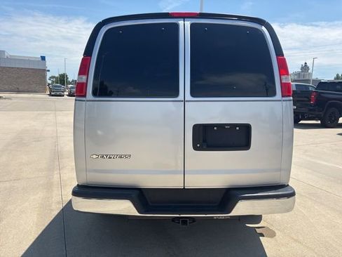 Used 2018 Chevrolet Express 3500 LT w/ LT Preferred Equipment Group RWD image 28