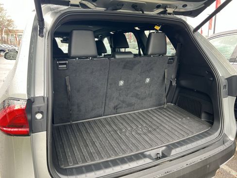 Used 2024 Toyota Grand Highlander AWD Hybrid image 24