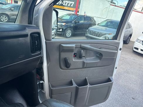 Used 2015 Chevrolet Express 3500 Extended RWD image 22