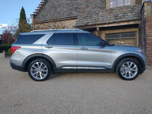 Used 2021 Ford Explorer Platinum w/ Equipment Group 601A image 18