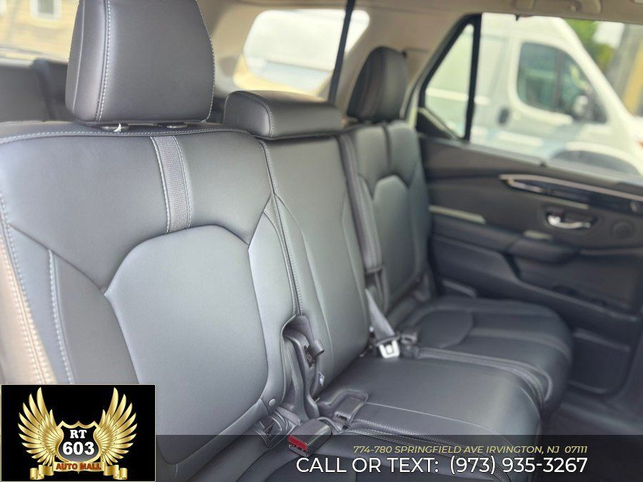 Used 2025 Honda Pilot Touring image 13