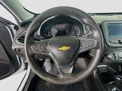 Used 2017 Chevrolet Malibu LT image 13