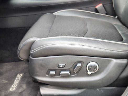 Used 2025 Genesis GV70 3.5T Sport image 23