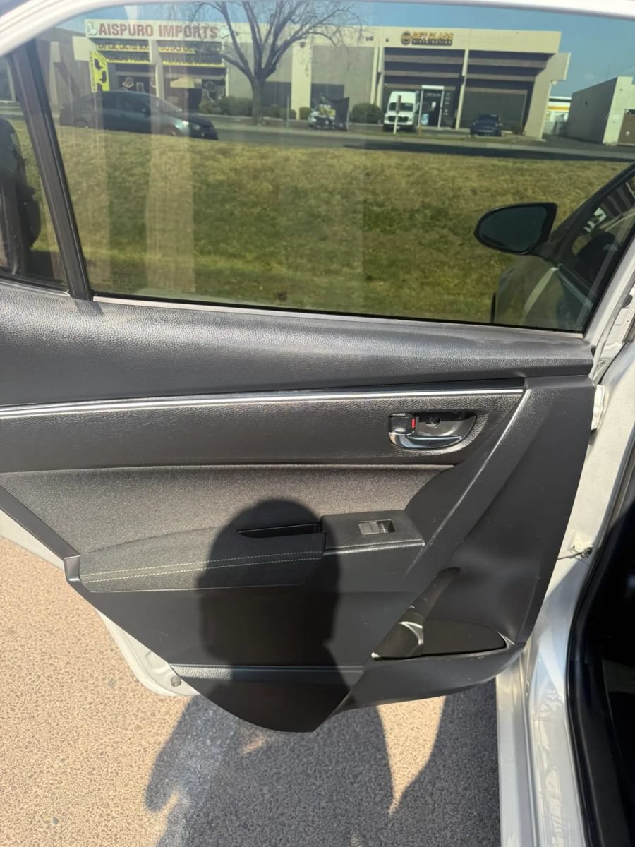 Used 2019 Toyota Corolla LE w/ Carpet Mat Package (TMS) FWD image 11