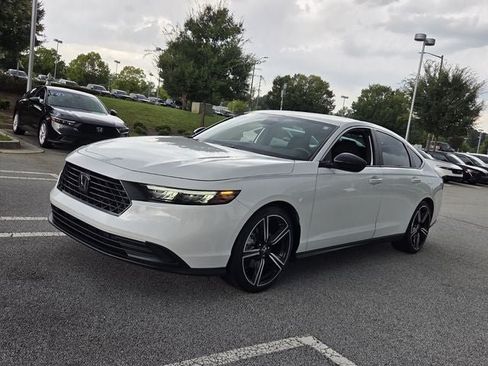 Used 2024 Honda Accord Sport image 4